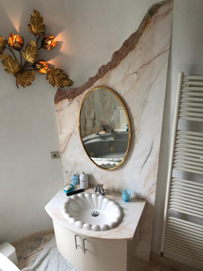 Chateau Les Tourelles Bertrix Esterno foto