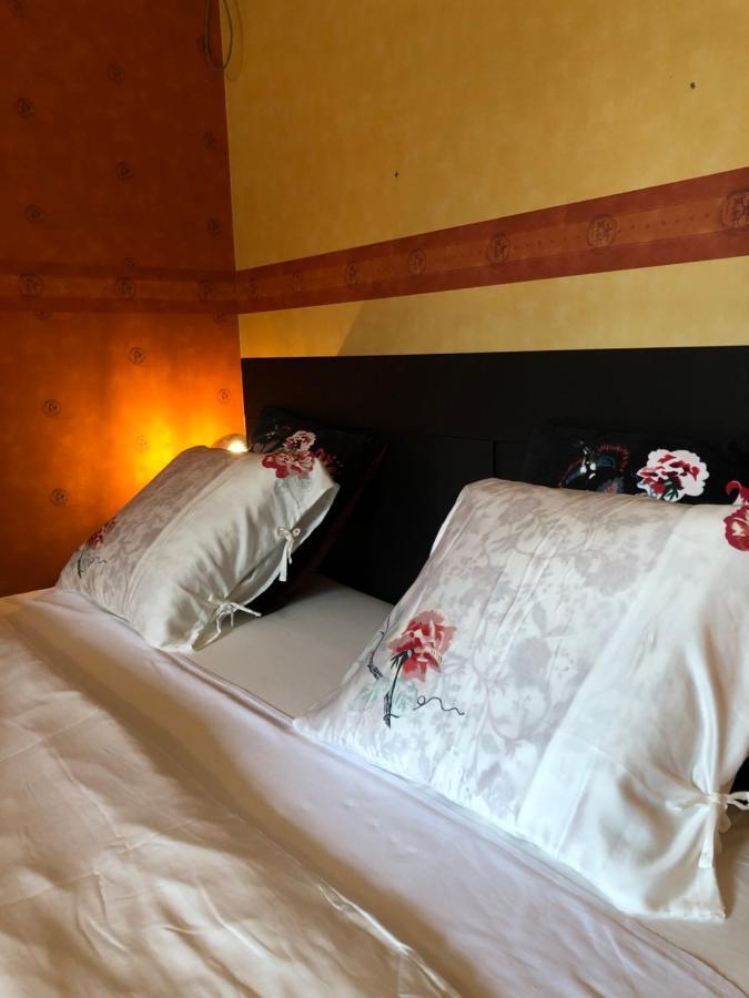 Chateau Les Tourelles Bertrix Esterno foto
